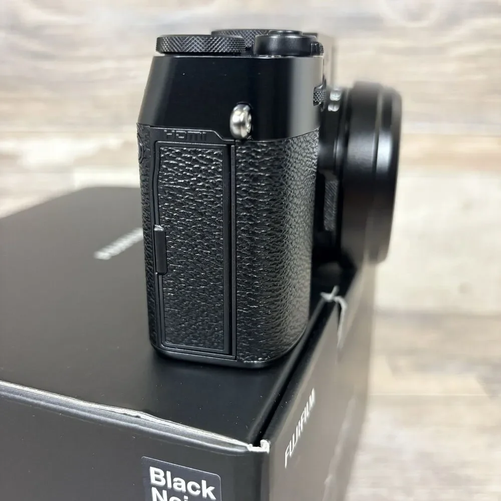 FUJIFILM X100VI 40.2MP Digital Camera - Black *BRAND NEW*